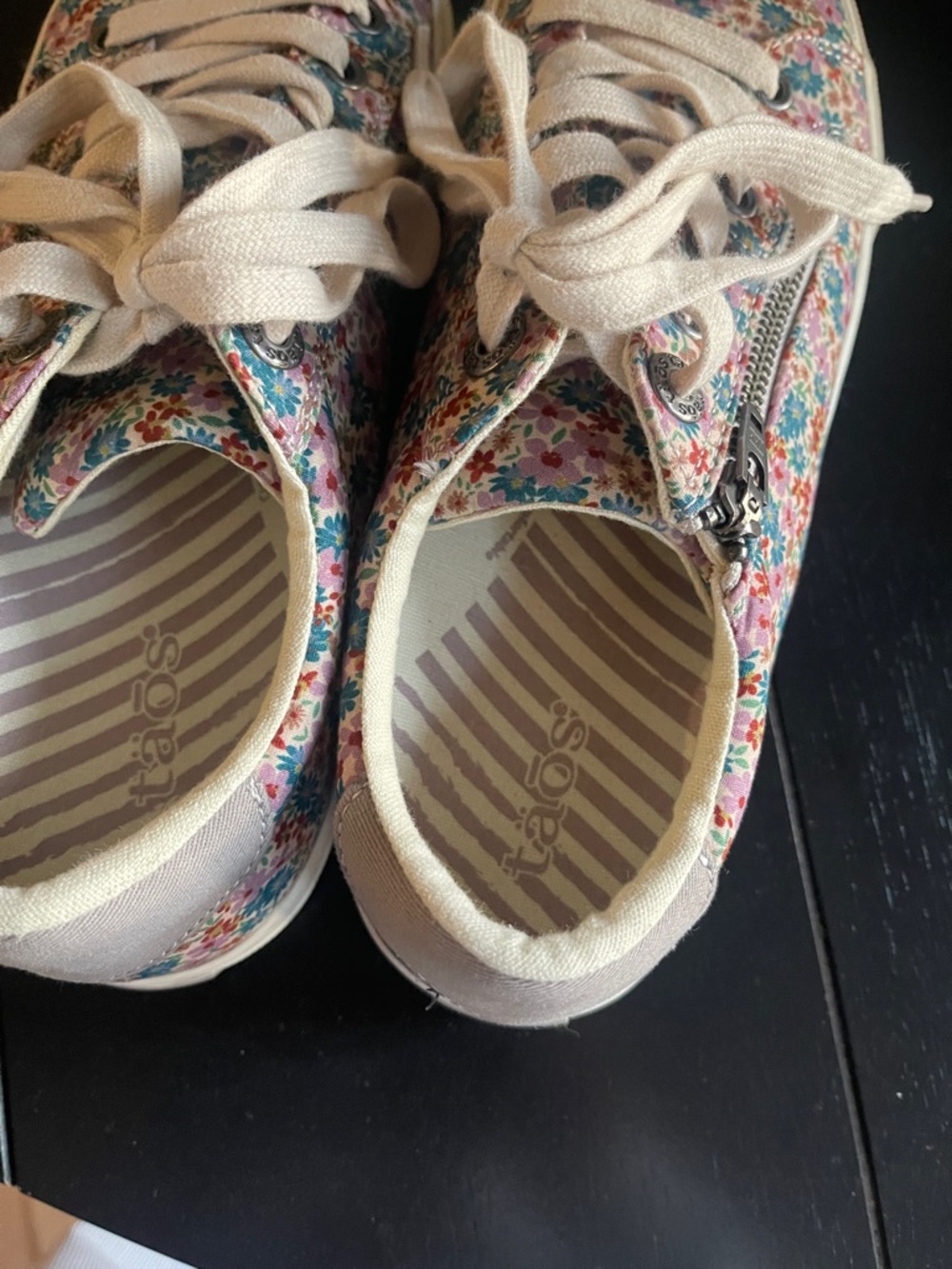 Taos floral sneaker size 8.5 - Picture 4 of 8